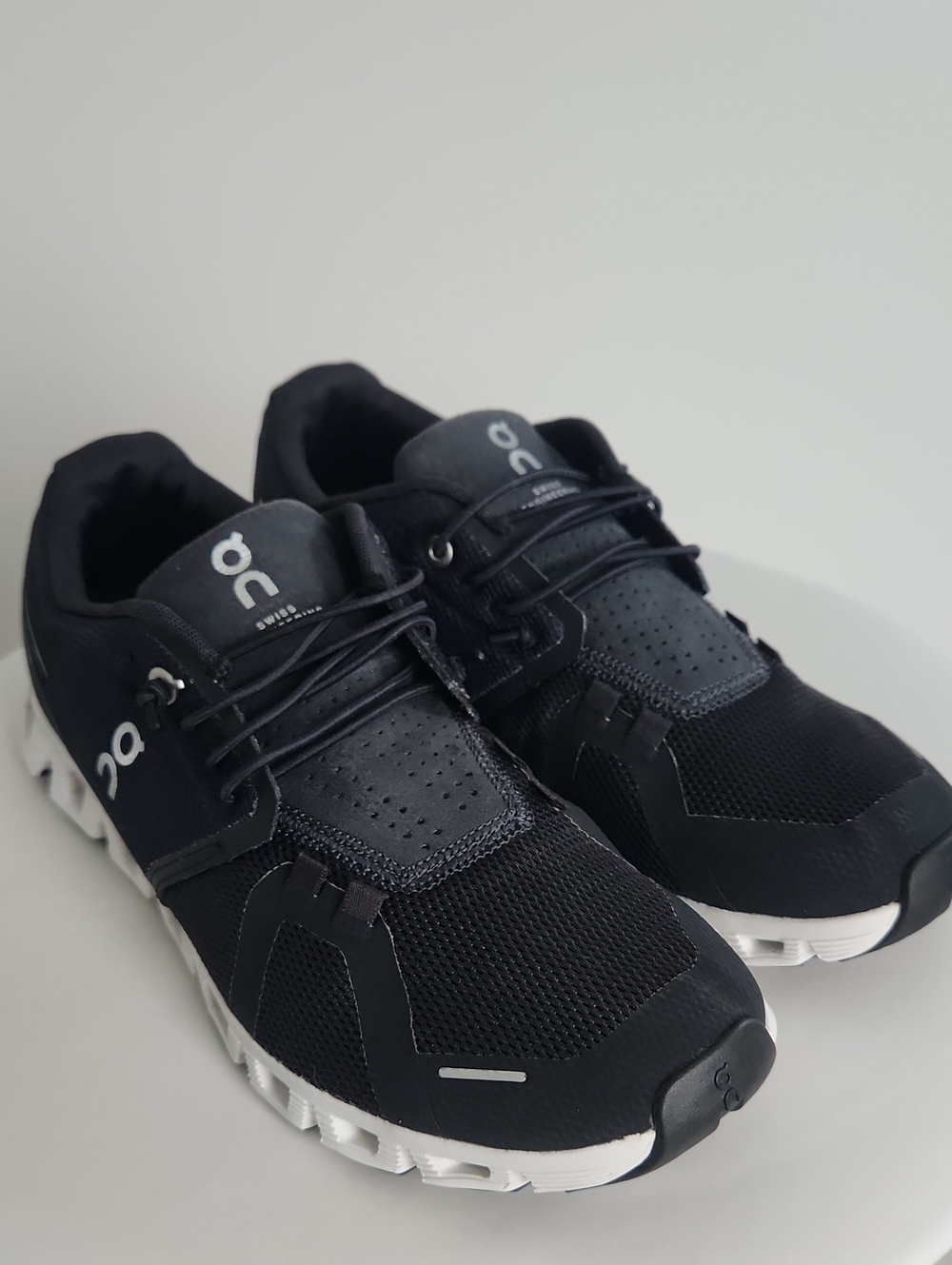 On Running Cloud 5 Women's Sneakers Black/White Size 9 LIKE NEW - Picture 9 of 15